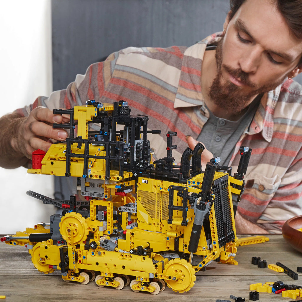 App-Controlled Bulldozer H3644