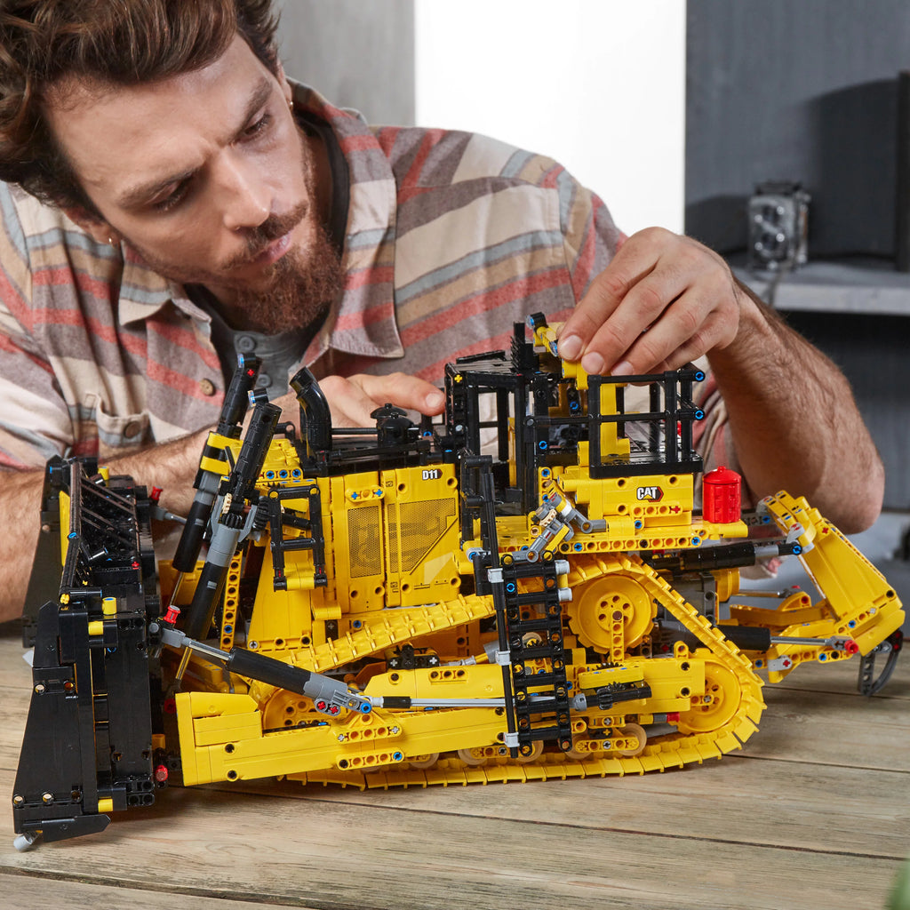 App-Controlled Bulldozer H3644