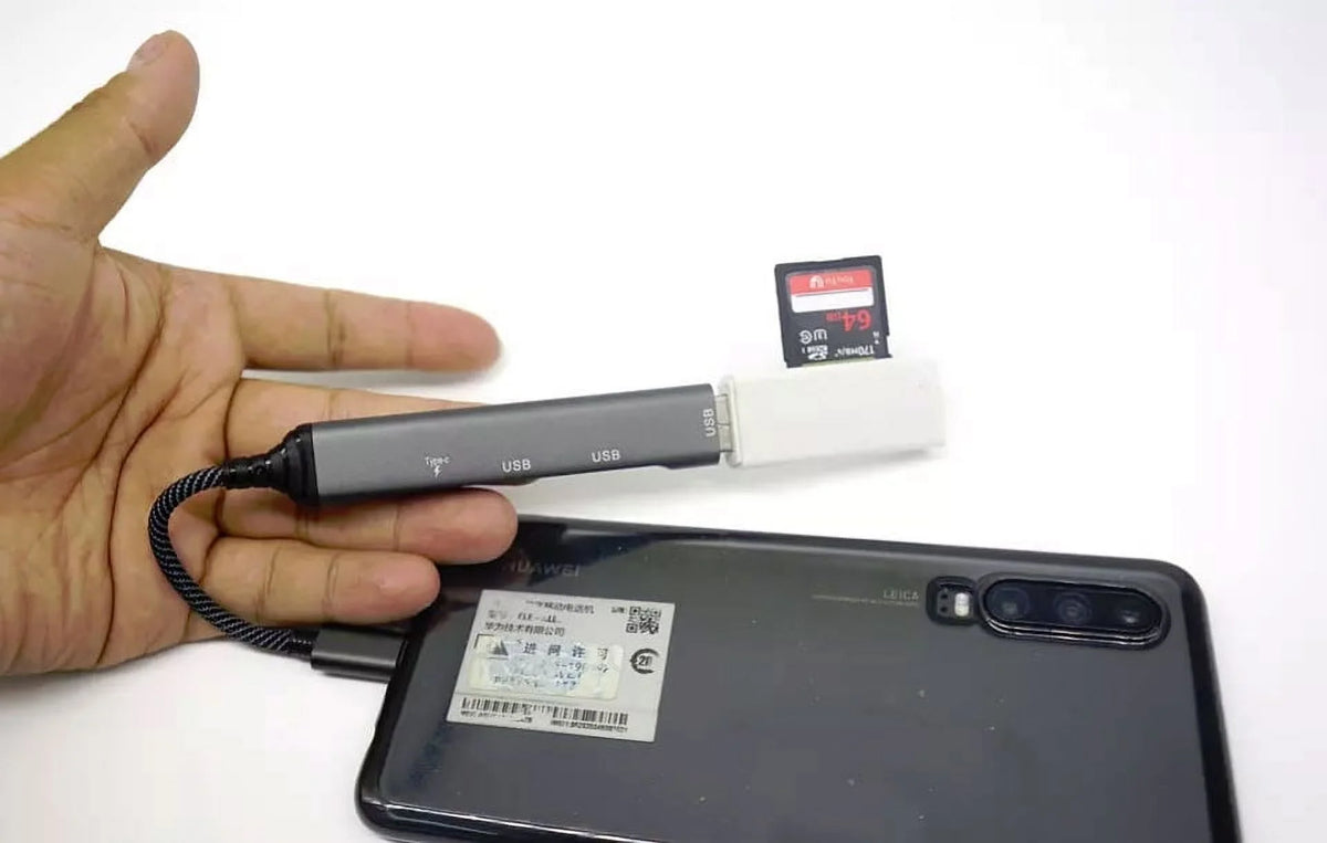 4-in-1 USB-C Adapter USB Hub H889389